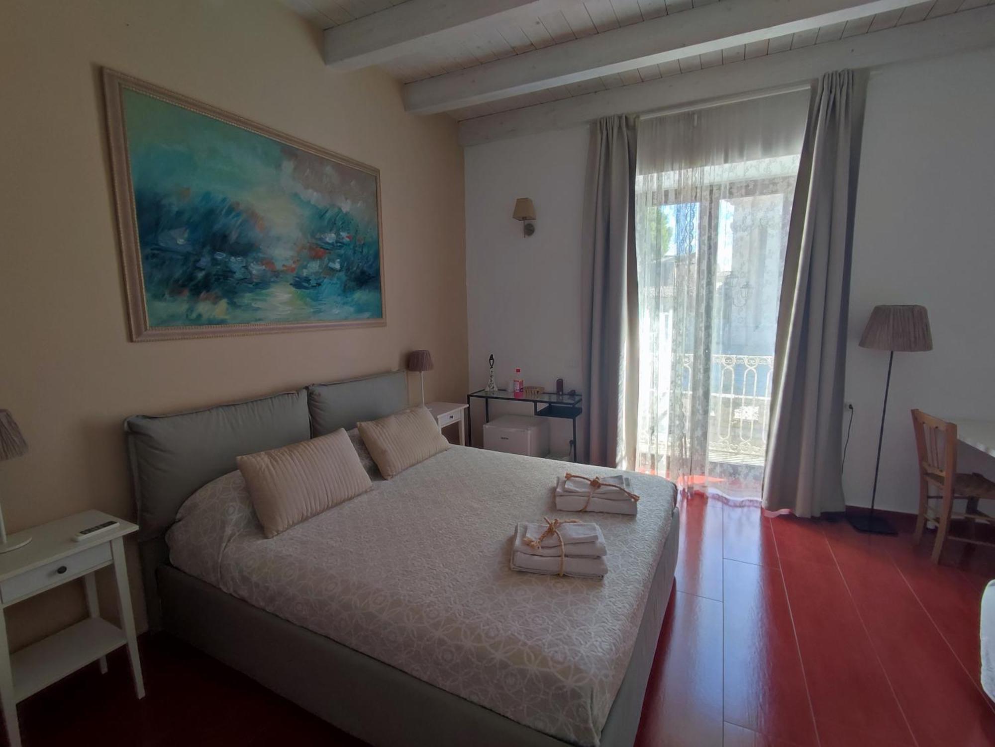 โยมิซุส เดอะ สตรัคเจอร์ ฟอร์ ยัวร์ ฮอลิเดย์ Bed & Breakfast คอมิโซ ภายนอก รูปภาพ