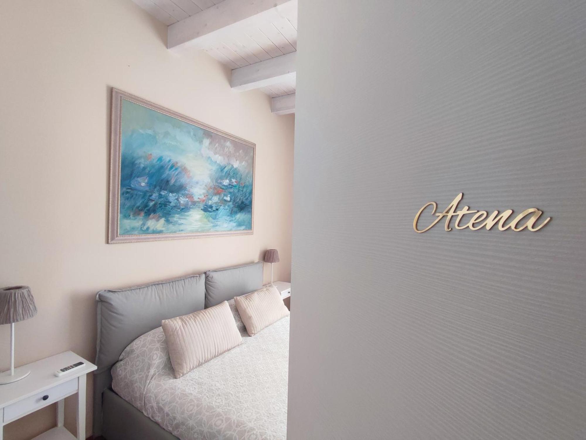 โยมิซุส เดอะ สตรัคเจอร์ ฟอร์ ยัวร์ ฮอลิเดย์ Bed & Breakfast คอมิโซ ภายนอก รูปภาพ