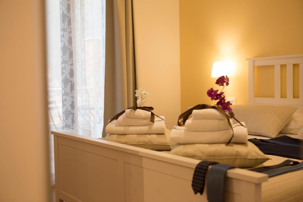 โยมิซุส เดอะ สตรัคเจอร์ ฟอร์ ยัวร์ ฮอลิเดย์ Bed & Breakfast คอมิโซ ภายนอก รูปภาพ
