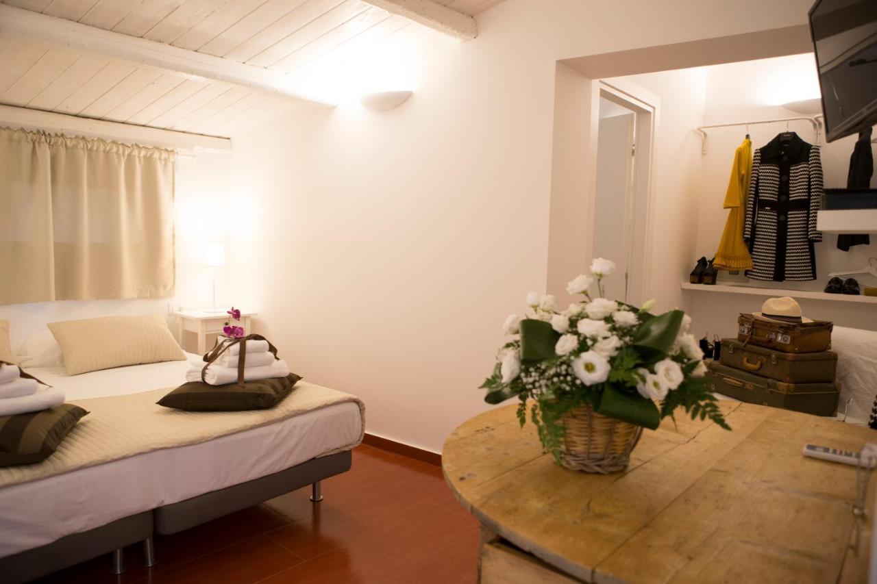 โยมิซุส เดอะ สตรัคเจอร์ ฟอร์ ยัวร์ ฮอลิเดย์ Bed & Breakfast คอมิโซ ภายนอก รูปภาพ