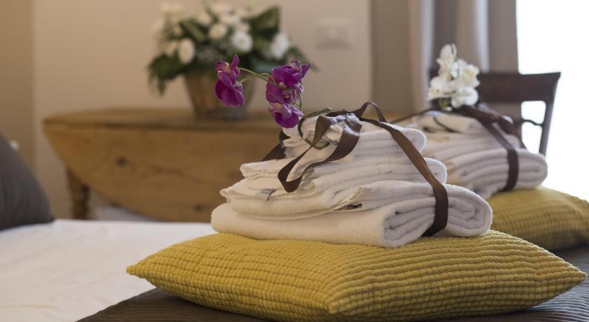 โยมิซุส เดอะ สตรัคเจอร์ ฟอร์ ยัวร์ ฮอลิเดย์ Bed & Breakfast คอมิโซ ภายนอก รูปภาพ