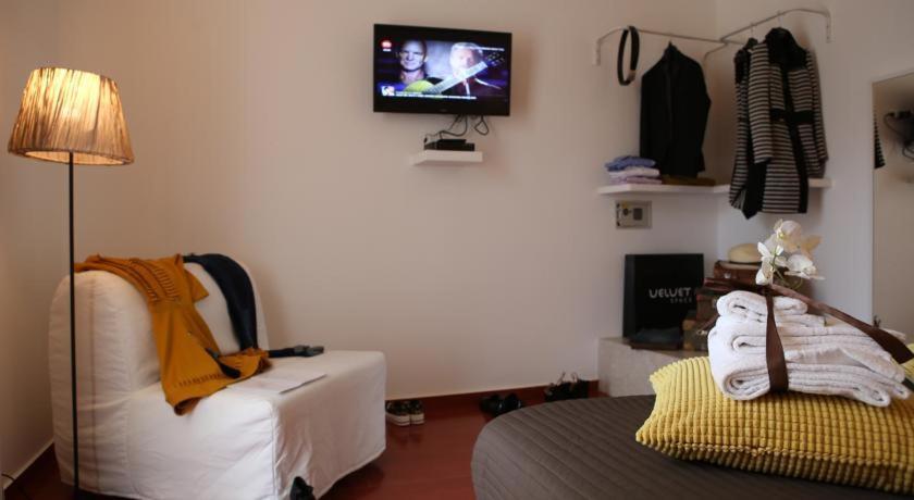 โยมิซุส เดอะ สตรัคเจอร์ ฟอร์ ยัวร์ ฮอลิเดย์ Bed & Breakfast คอมิโซ ภายนอก รูปภาพ