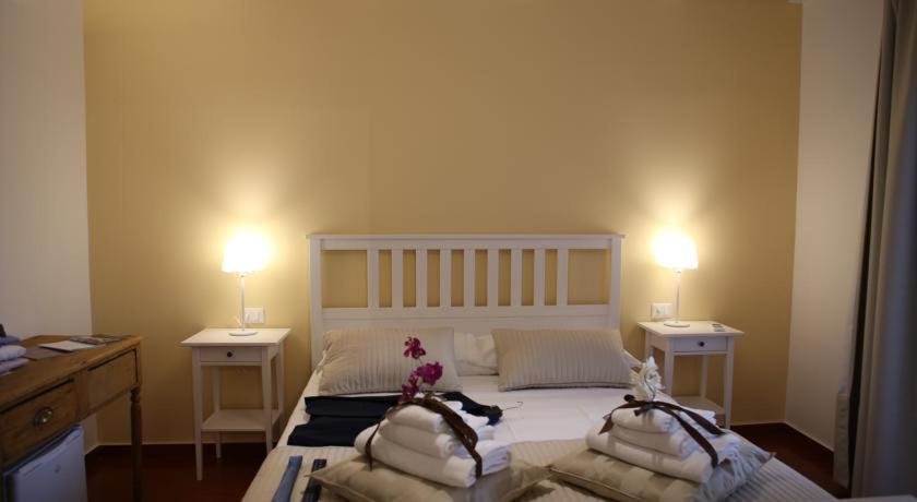 โยมิซุส เดอะ สตรัคเจอร์ ฟอร์ ยัวร์ ฮอลิเดย์ Bed & Breakfast คอมิโซ ภายนอก รูปภาพ