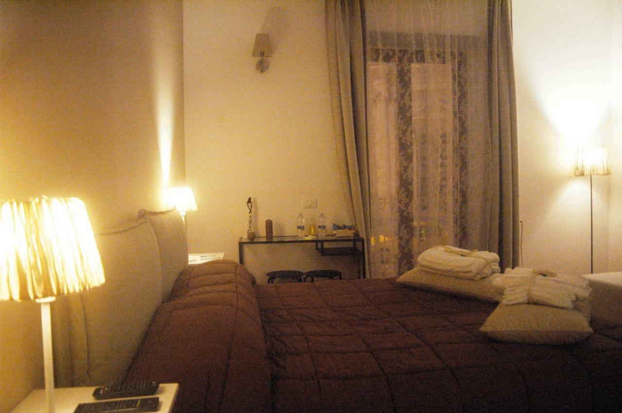 โยมิซุส เดอะ สตรัคเจอร์ ฟอร์ ยัวร์ ฮอลิเดย์ Bed & Breakfast คอมิโซ ภายนอก รูปภาพ