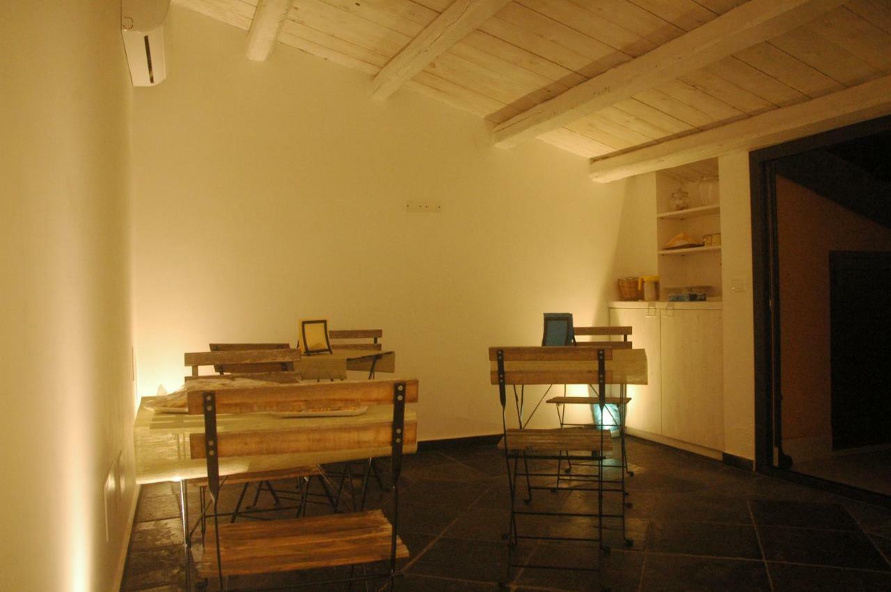โยมิซุส เดอะ สตรัคเจอร์ ฟอร์ ยัวร์ ฮอลิเดย์ Bed & Breakfast คอมิโซ ภายนอก รูปภาพ